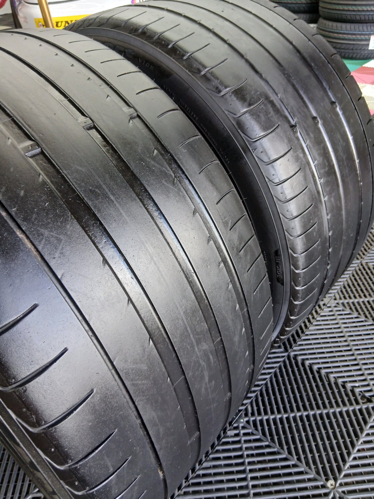 2 x Yokohama Advan Sport V105 - 305/30R20