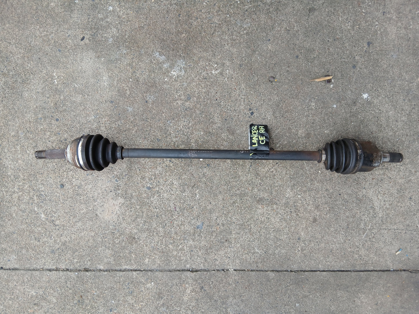 Drive Shaft Right-side Mitsubishi Mirage/Lancer CE 1996 - 2003