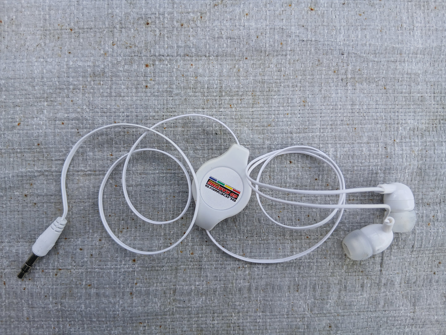 Portable 3.5mm Retractable Cable In-Ear Earphone